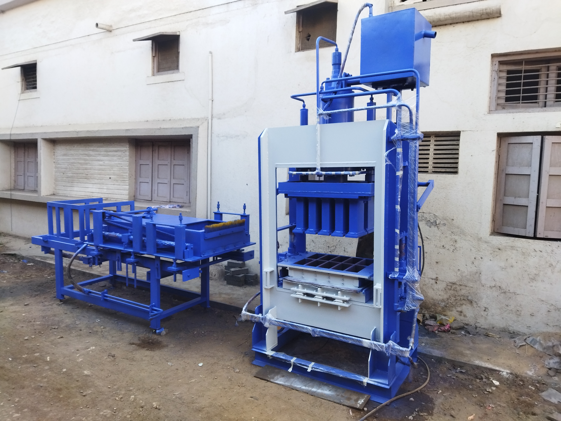Semi Automatic Fly Ash Brick & Block Machine - Affordable machine for small and medium production with manual/semi-auto feeding.